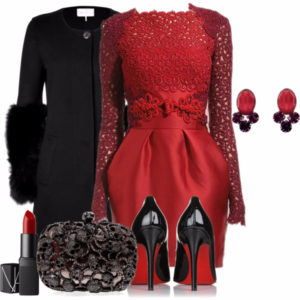 Красное платье с черными аксессуарами